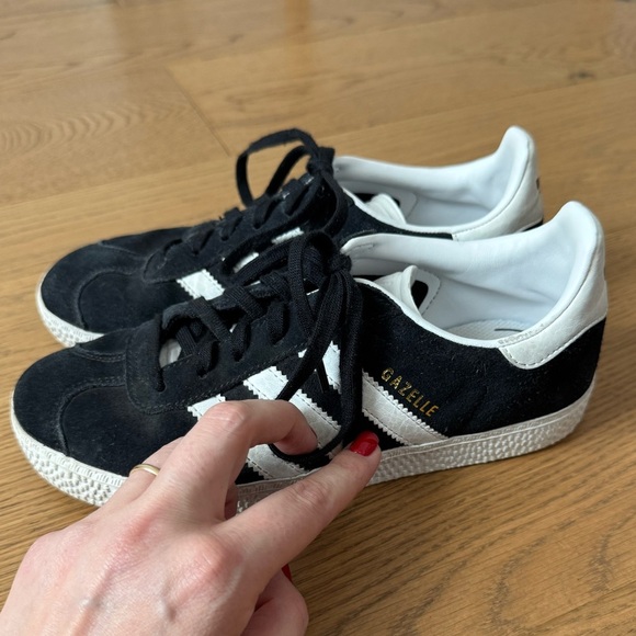 Adidas Originals Juniors Gazelle - Black Suede/White Leather/Gold - Size 3 - EUC - Picture 4 of 13